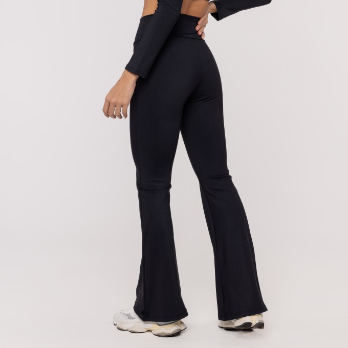 Calça Flare Classic Preta