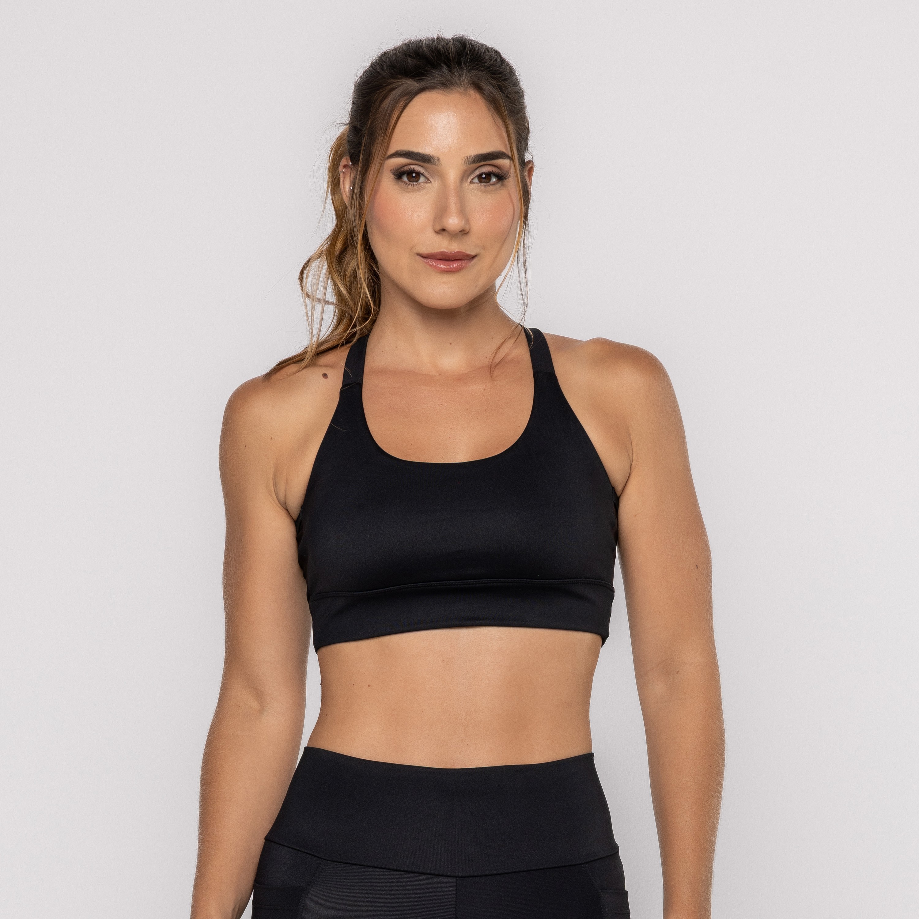 Top Preto Com Bolso e Alças Cruzadas